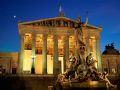 Viyana Parlemonto Binası ve Athene Çeşmesi